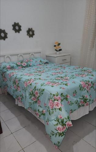 Llit o llits en una habitació de Cozy Ochie