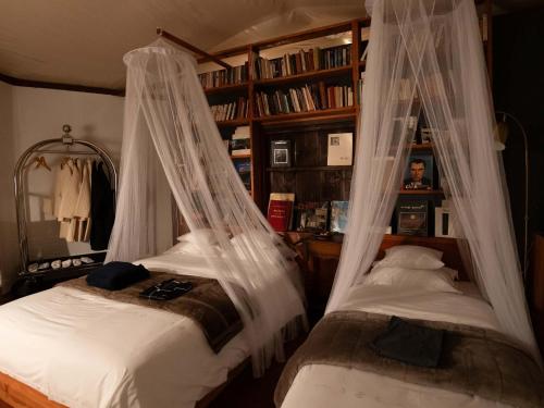 two beds in a room with mosquito nets at LATERAL - Vacation STAY 36605v in Shiojiri