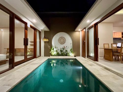 Kolam renang di atau dekat dengan Solvana Villas Sanur by AGATA