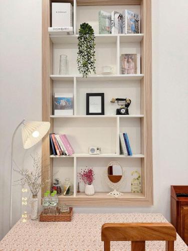 a room with a book shelf with books at Sunflower Garden Homestay Đà Lạt in Xuan An
