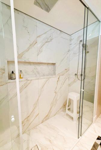 Ένα μπάνιο στο Luxor Apartments - Oceanfront