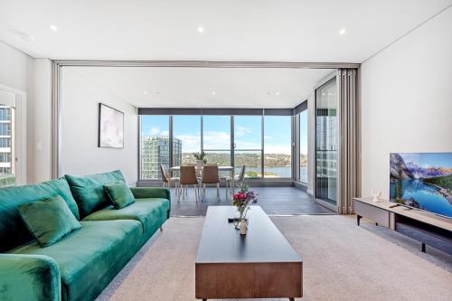 Gallery image of Deluxe 3b2b apt with waterfront and convenient facilities in Sydney