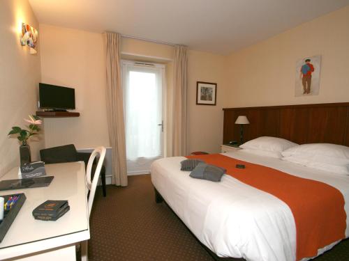 Ένα ή περισσότερα κρεβάτια σε δωμάτιο στο Hotel Les Almadies - Coeur de Ville