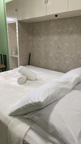 Postel nebo postele na pokoji v ubytování FACE Transient Rooms