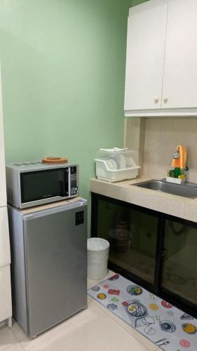 Kuchyň nebo kuchyňský kout v ubytování FACE Transient Rooms