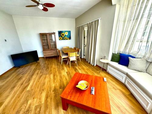 TV a/nebo společenská místnost v ubytování Begonvil 2 bedroom flat North Nicosia, Turkish Side