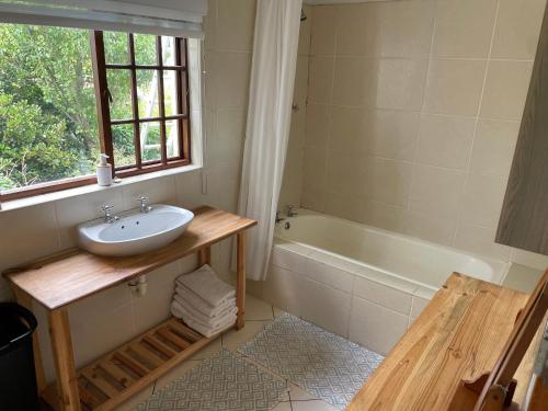 Ένα μπάνιο στο Hoekwil village house