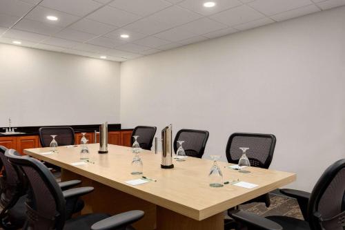 a conference room with a long table and chairs at Wingate by Wyndham Green Bay in Green Bay