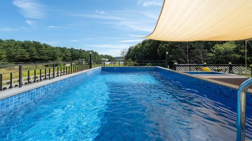 Πισίνα στο ή κοντά στο Gangneung WhiteN Pension