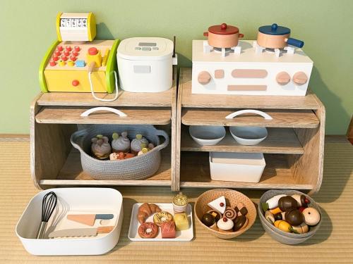 a toy kitchen with food and vegetables inartments at Sakuradai House in Ichihara