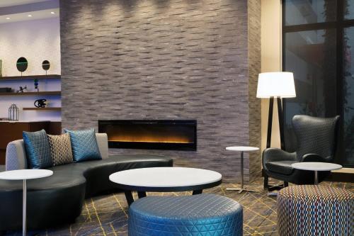 Area soggiorno di Fairfield Inn & Suites by Marriott Daytona Beach Speedway/Airport