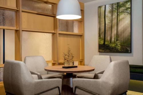a room with a table and chairs and a painting at Fairfield by Marriott Inn & Suites Harrisburg West/Mechanicsburg in Mechanicsburg