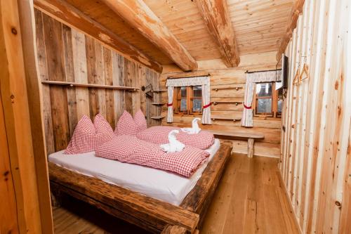 Postel nebo postele na pokoji v ubytování Kulinarik zur Stoa Alm