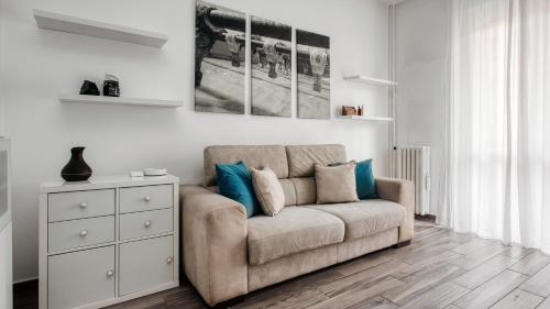 Stylish Flat Near San Siro - Metro WiFi & AC