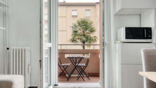 Stylish Flat Near San Siro - Metro WiFi & AC