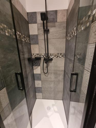 Ένα μπάνιο στο Prestigieuse Résidence ST MARIE - Appt 2 Chambres - N 18