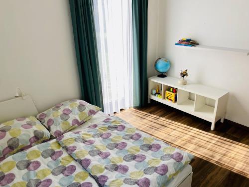 a bedroom with a bed and a table and a window at Komfortní novostavba v Českém Švýcarsku in Arnoltice u Decina