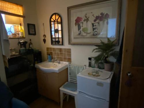a small bathroom with a sink and a sink at King Comfort tv microwave fridge in Upton