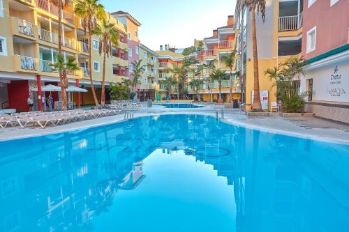 Hotel Chatur Costa Caletaの敷地内または近くにあるプール
