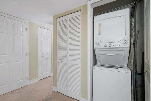 a kitchen with a washer and dryer in a room at Sundial P401 in Sanibel