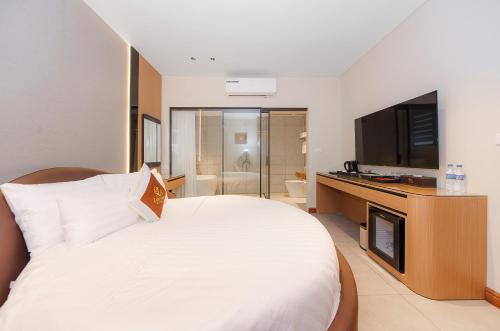a hotel room with a large bed and a television at Lam Anh Hotel 8 Ngoại Giao Đoàn BT3-10 in Hanoi