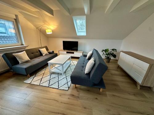 Μια τηλεόραση ή/και κέντρο ψυχαγωγίας στο Helle 2-Zimmer Ferienwohnung mit 4 Betten, Nähe Innenstadt in ruhiger Lage