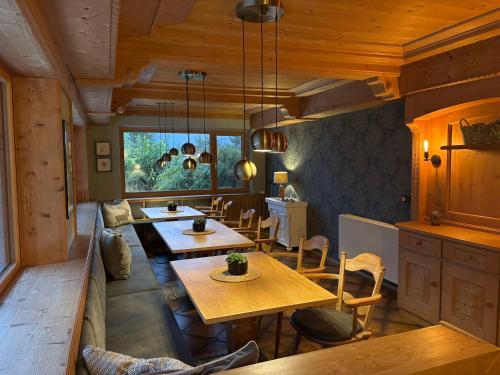 Foto Dreimäderlhaus am Berg 1
