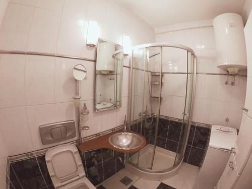 Et badeværelse på Lavender Apartment