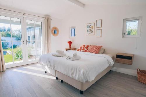 En eller flere senge i et værelse på Villa Blue