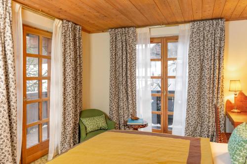 a bedroom with a bed and a window at Hôtel Saint-Georges in Megève