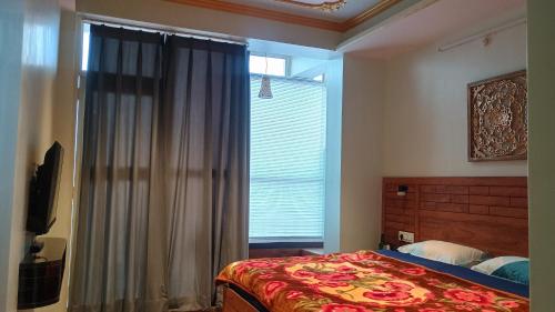 Postel nebo postele na pokoji v ubytování Starry Summit Suites