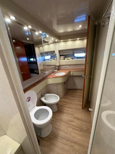 Phòng tắm tại YACHT 20Metros