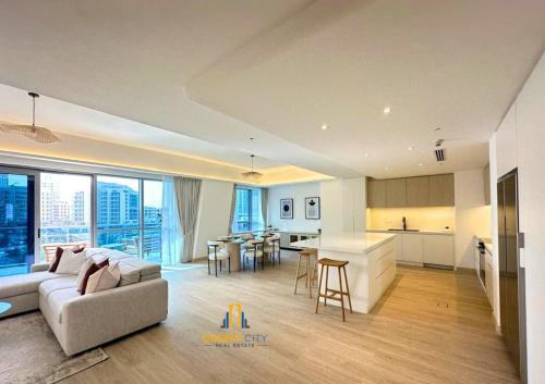 Luxury 2BR Marina View Apartment in Dubai Marina, Hosted by Desert City Stays