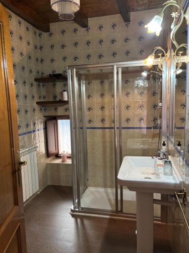 a bathroom with a shower and a sink at Casa Gloria in Moncó