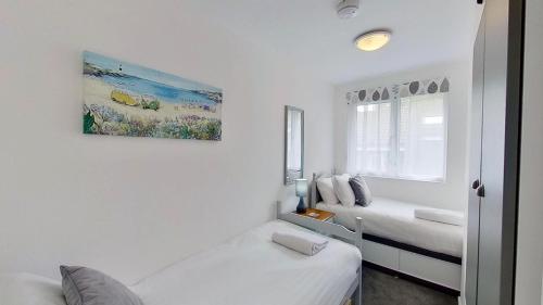 Ένα ή περισσότερα κρεβάτια σε δωμάτιο στο 44 Strawberry Hill, Tolroy Manor