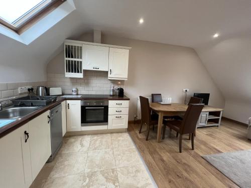 Courtyard Loft Armagh Cityにあるキッチンまたは簡易キッチン
