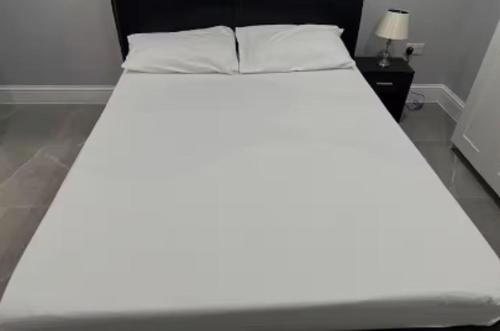 Postel nebo postele na pokoji v ubytování Apartment-Sleeps3-Parking-Internet