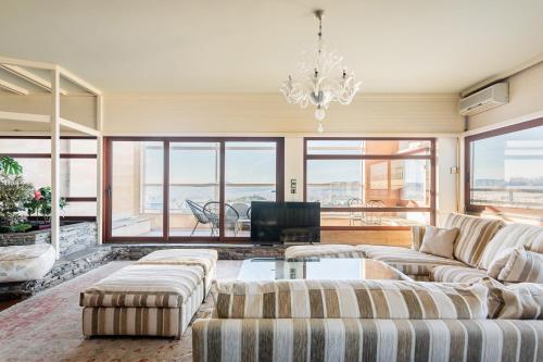 Exclusive Spacious Apartment with Expansive City Views - ST8