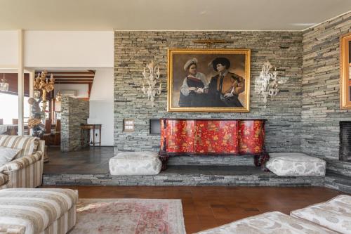 Exclusive Spacious Apartment with Expansive City Views - ST8