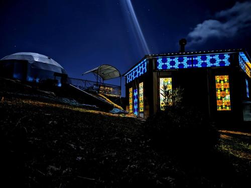 Foto sihtkohas Qəbələ asuva majutusasutuse Dream Domes Luxury Glamping Tents galeriist