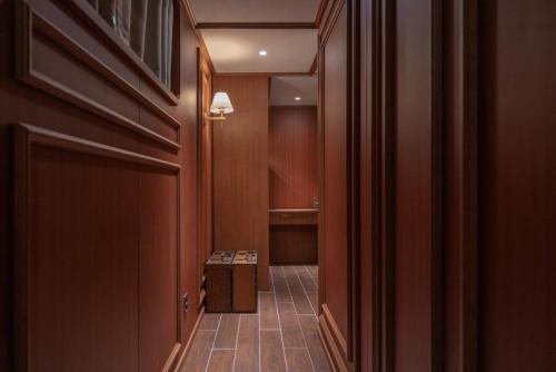 a hallway with a door and a stool in a room at Stay Passport Express Spa Dangsan in Seoul