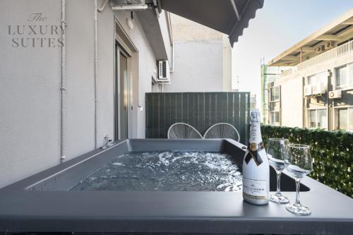 Aelia Jacuzzi Suite, The Luxury Suites