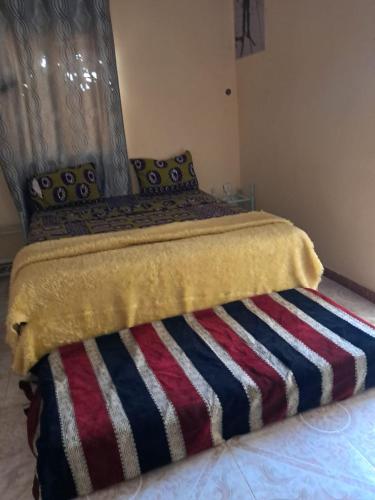 Llit o llits en una habitació de Apparemment à Saly