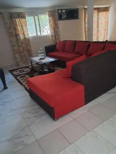 Zona d'estar a Apparemment à Saly