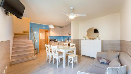 Modern 3 BDR Duplex House with Terrace by LovelyStay