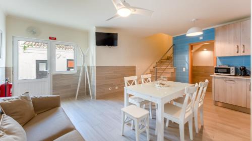 Modern 3 BDR Duplex House with Terrace by LovelyStay