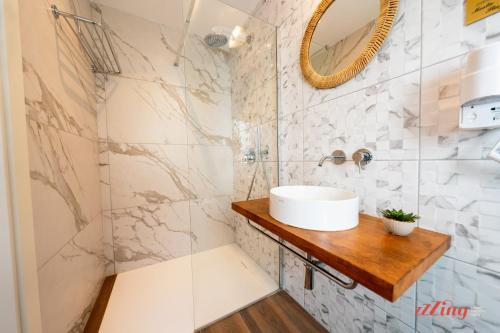 Un baño de Mosta Stays by Zzzing