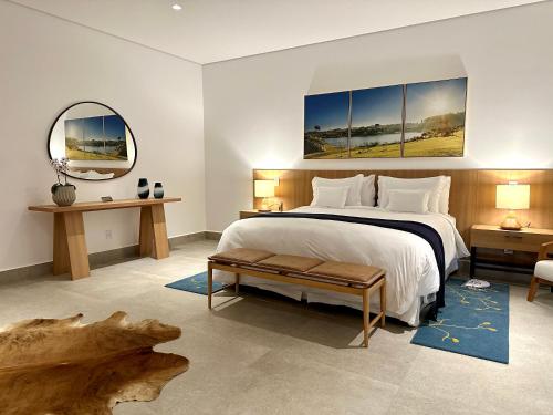 Ένα ή περισσότερα κρεβάτια σε δωμάτιο στο Lake Vilas Charm Hotel & SPA