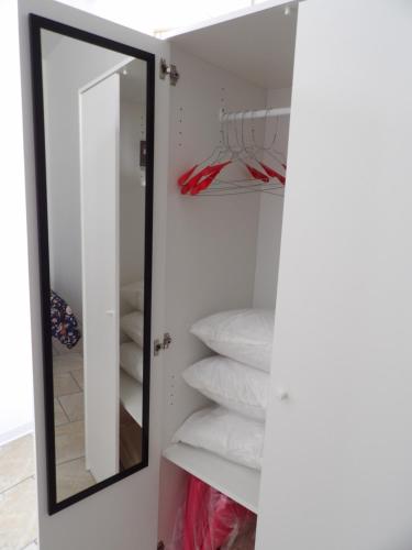 a mirror in a closet with a stack of pillows at Affittacamere La Fortezza in Palmanova
