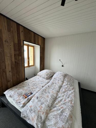 Postel nebo postele na pokoji v ubytování Cornalin